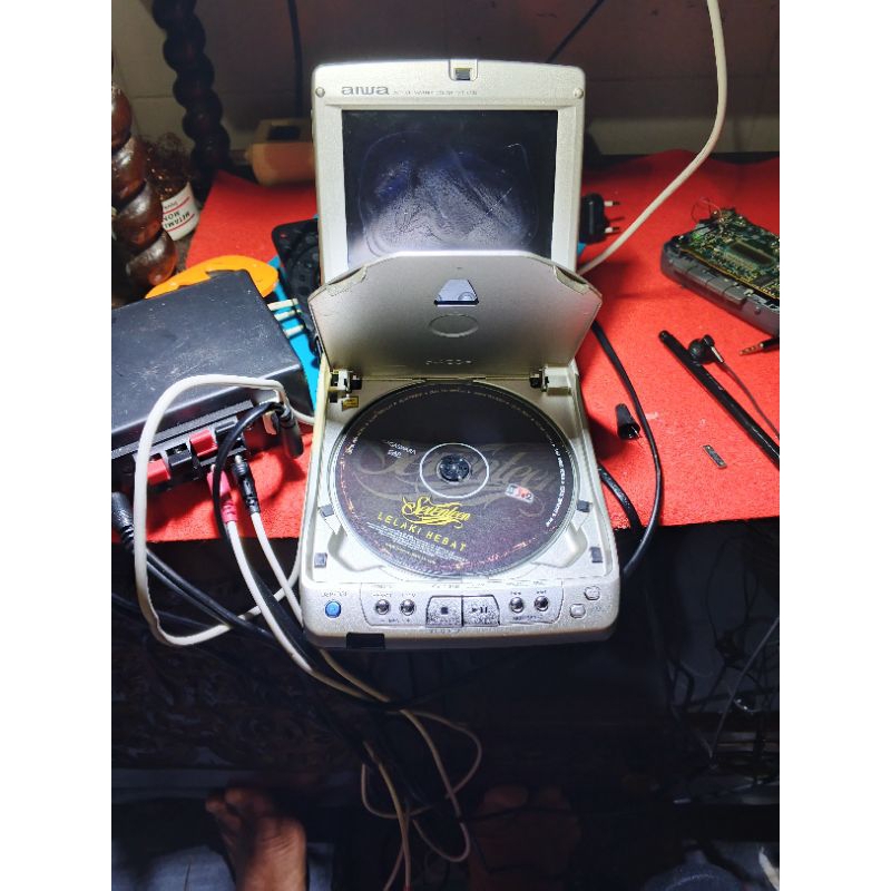 DISCMAN AIWA OFF/HANYA UNTUK HIASAN