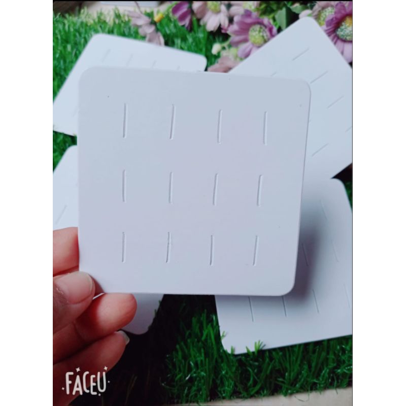 

Alas Lubang Ukuran 8*8 Untuk Bros / Jepit Rambut Harga Per Paket 1/2kg dan 1kg