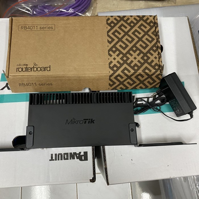 Mikrotik Router indoor RB4011iGS+RM / RB4011 / mikrotik rb4011