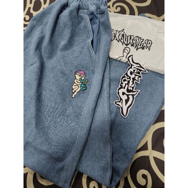 baggy pants babybong