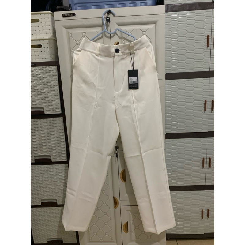 PRELOVED CELANA PUTIH KAIAHATI