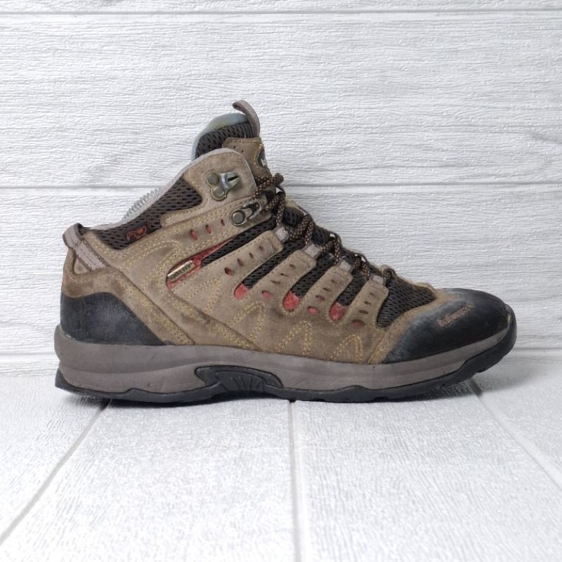 Sepatu Gunung Second Lafuma