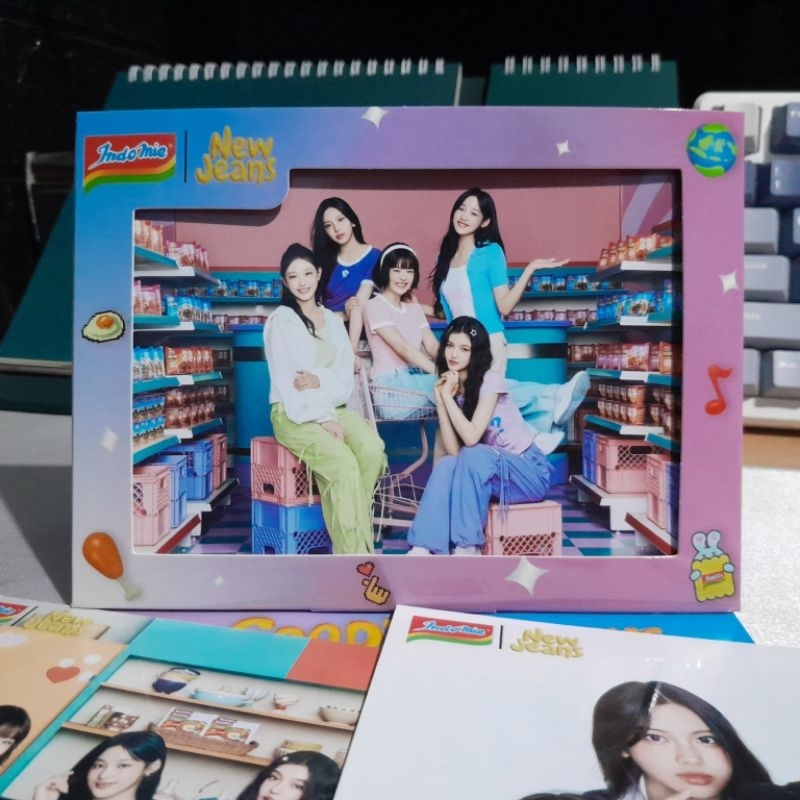 Postcard set Indomie x New Jeans