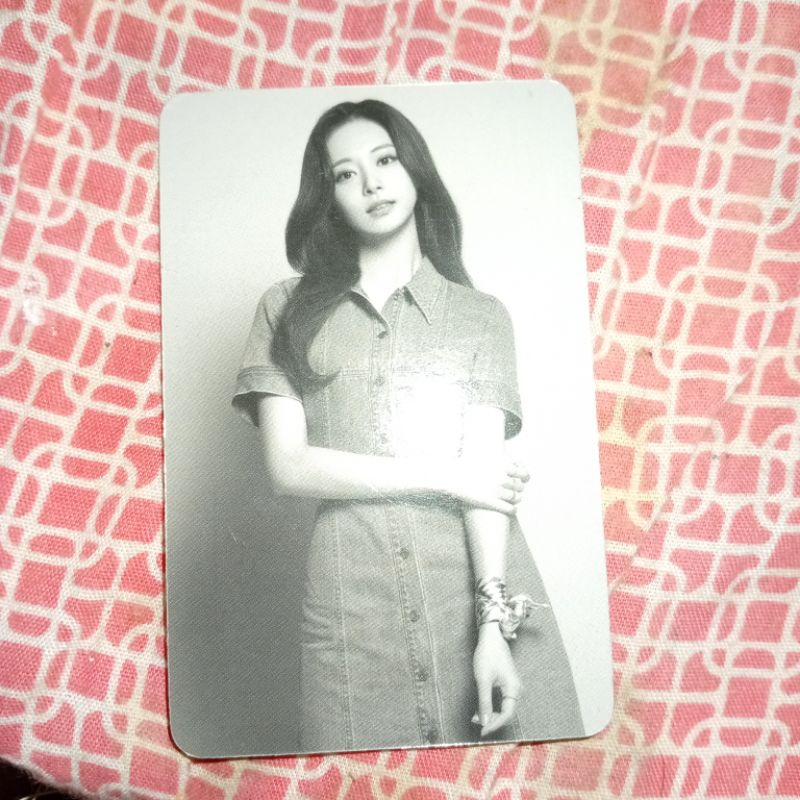 OFFICIAL PC (PHOTOCARD) TZUYU TWICE DICON