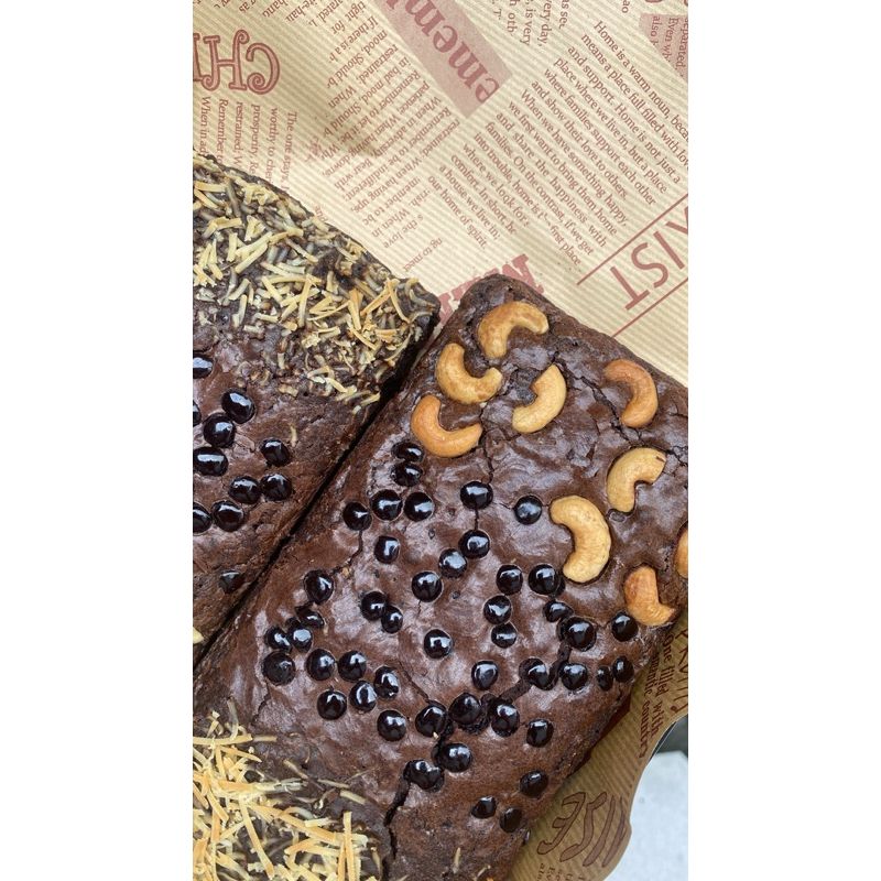 

Fudgy brownie 15x10 with cashews [check desc]