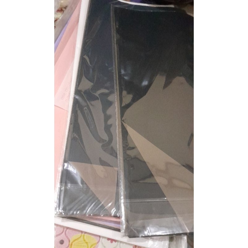 

isi 5 lembar kertas buket double warna/keras buket