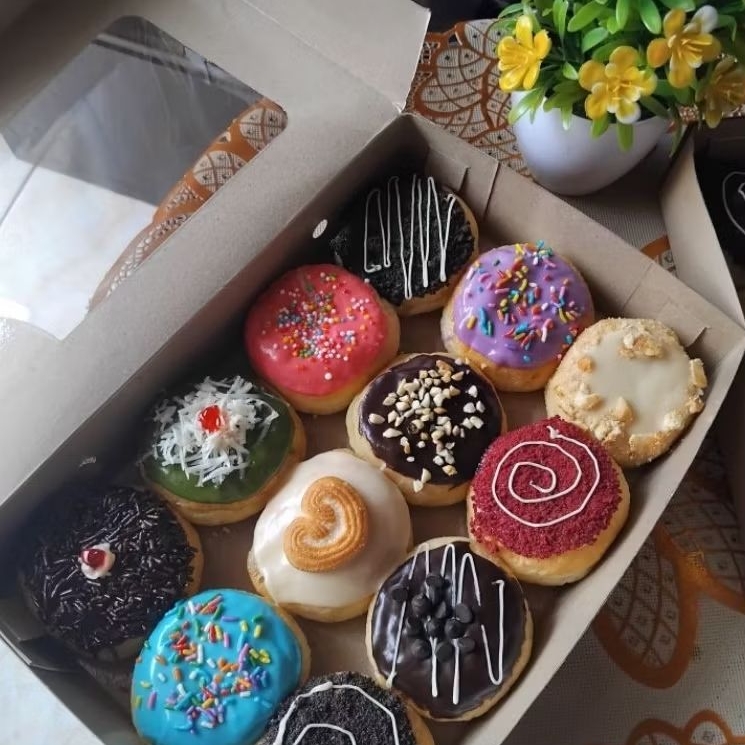 

Donat mini campur isi 12(bisa request toping)