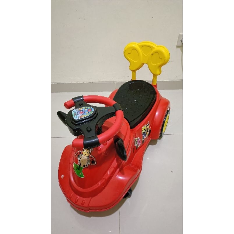 PRELOVED Mainan Mobil Ride On Swing Car