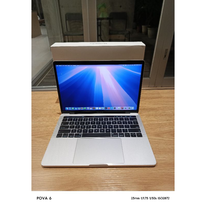 Macbook Pro 13” 2018 Corei5 16GB 512Gb Silver CC 30 muluss
