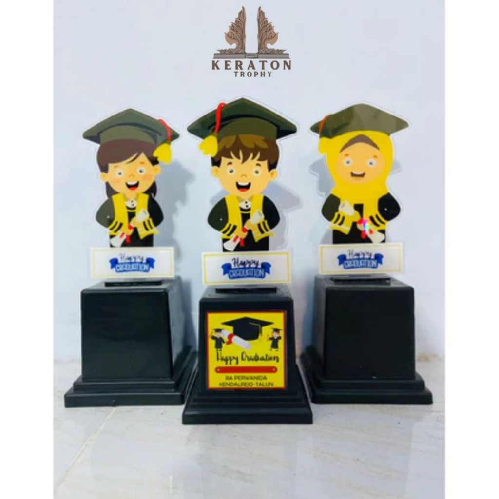 Piala Wisuda TK Plakat Wisuda Anak Akrilik Custom Model Happy Graduation model W1