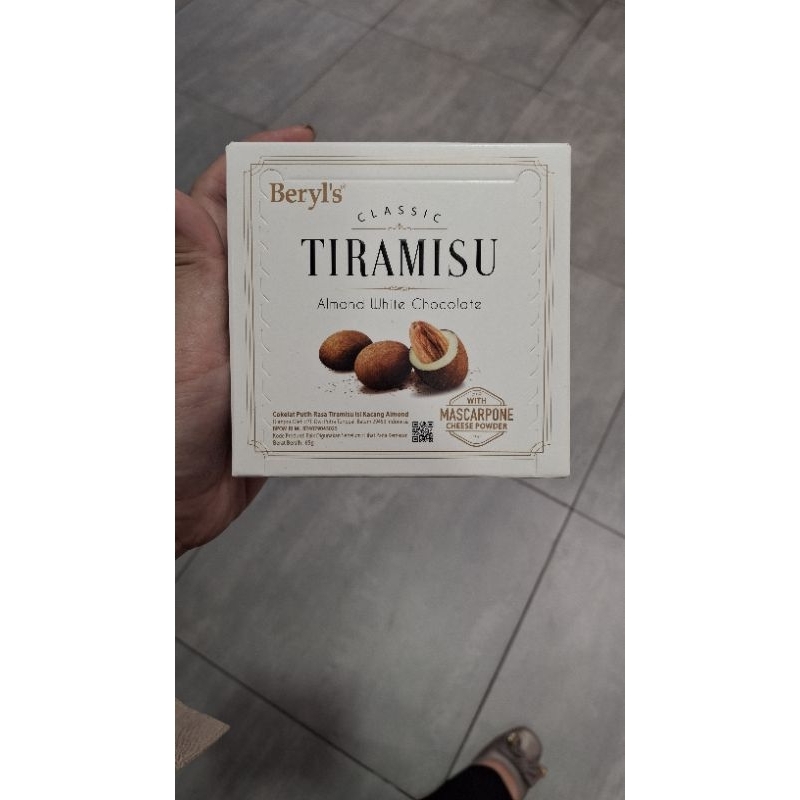

beryls chocolate tiramisu / almond milk , almond white, almond greentea