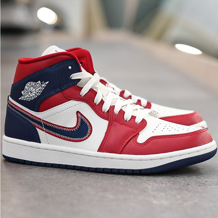 Air Jordan 1 Mid USA 2022 (W)