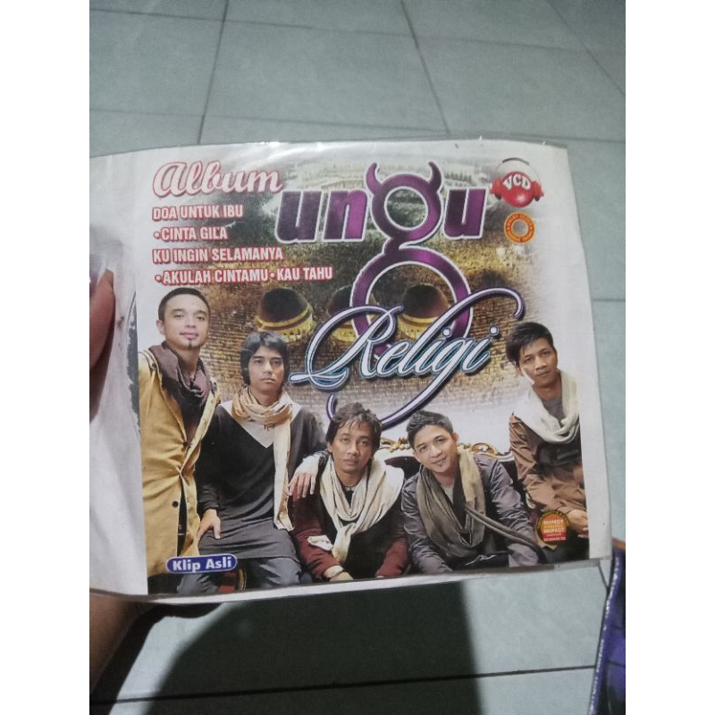 KASET DVD PETERPAN & UNGU DAPAT 2 PRELOVED GATAU MASIH BISA APA GAK