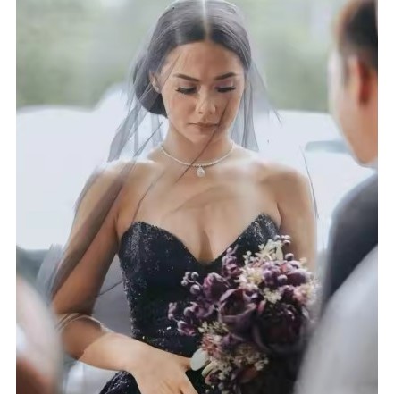 Gaun pengantin / Gaun prewedd hitam DUPE