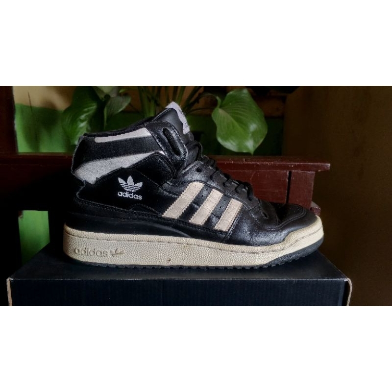 ADIDAS FORUM BLACK MID TOP TRAINERS
