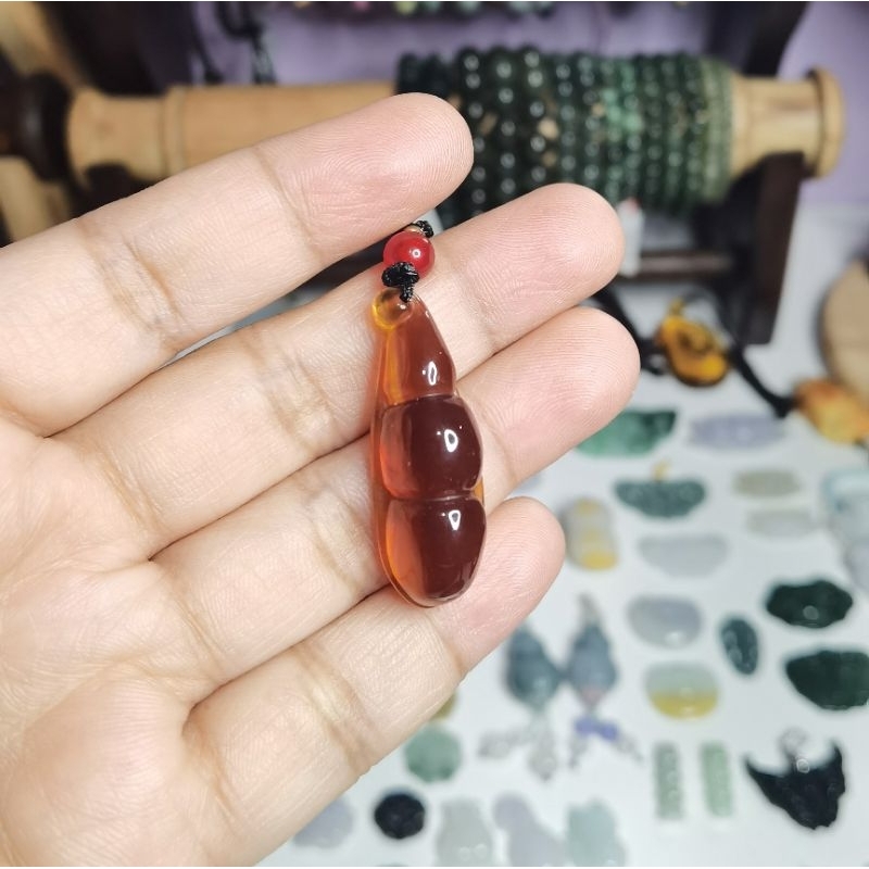 Peapods Taxol Amber Burma Pendant