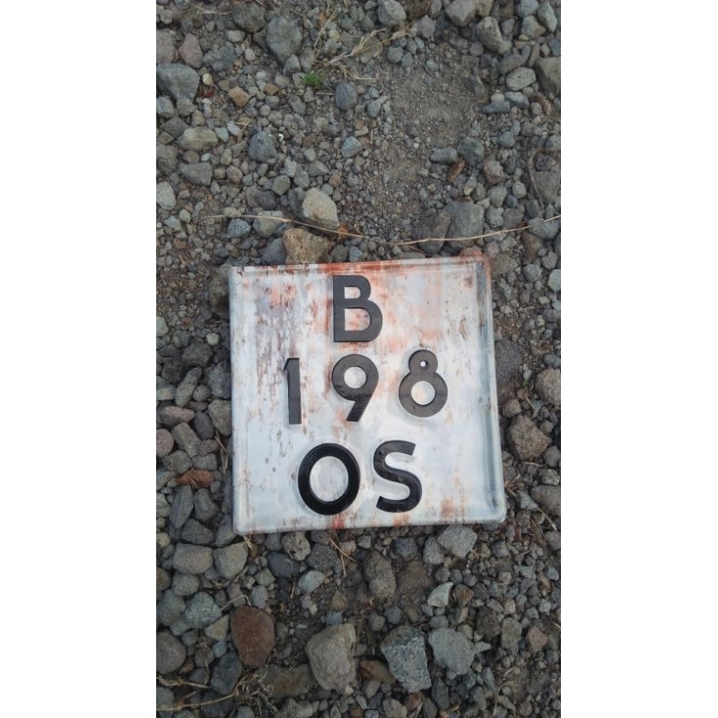 PLAT BELAKANG KOTAK VESPA CLASIC