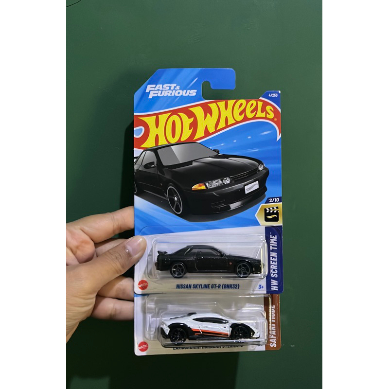 Paketan Hotwheels R32 Lamborgini