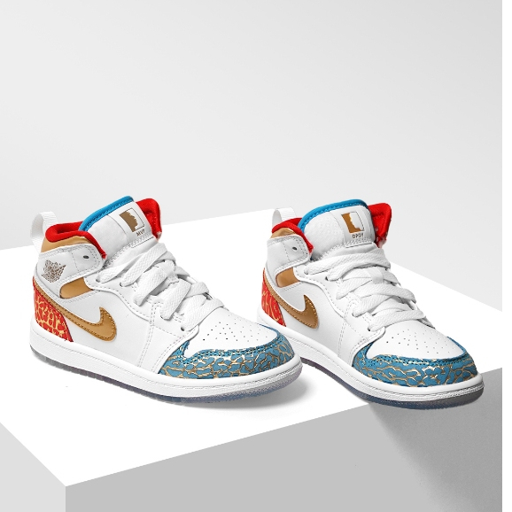 Air Jordan 1 Mid Sneaker School Nc to Chi (PS)