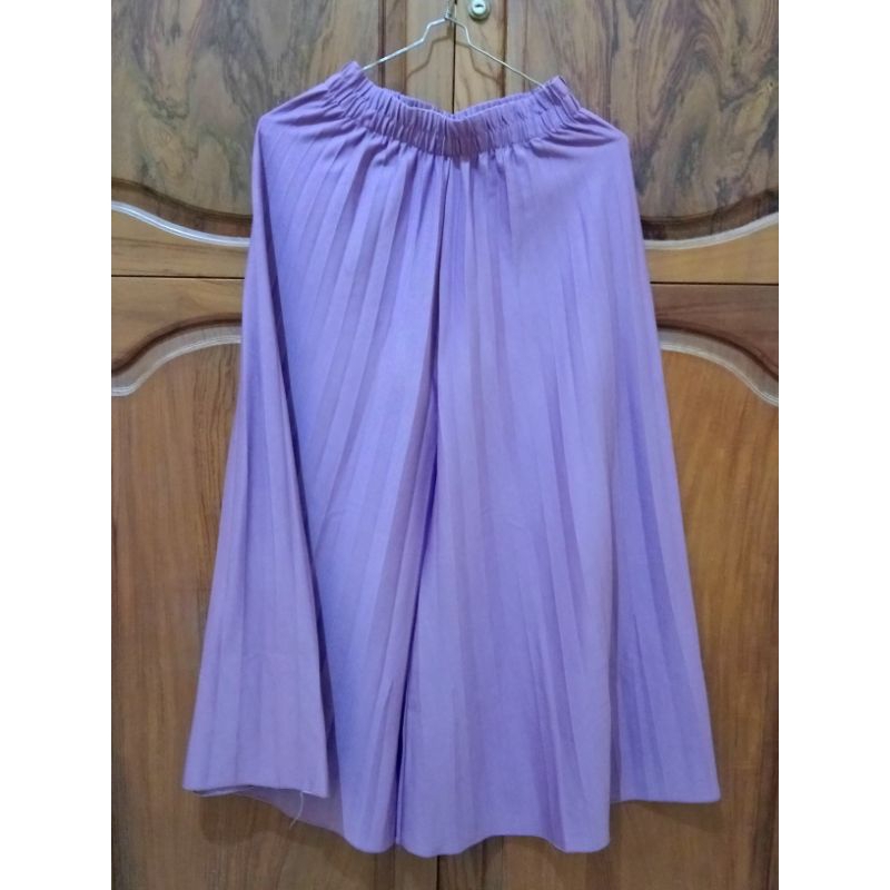 Preloved ~ Kulot Plisket Lilac