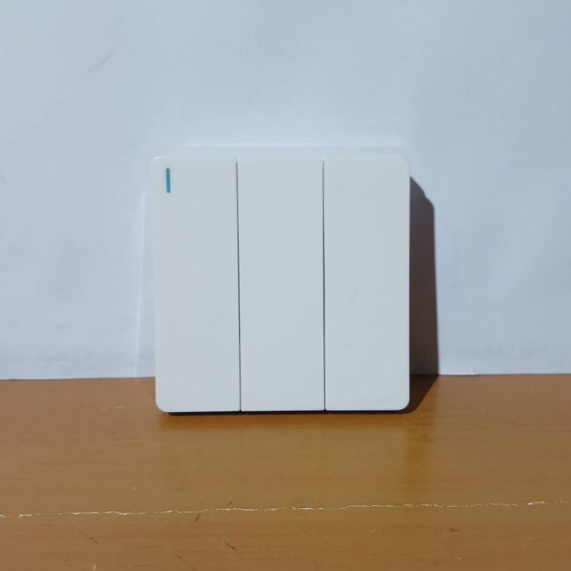 Saklar triple IB arde MORGEN - PUTIH