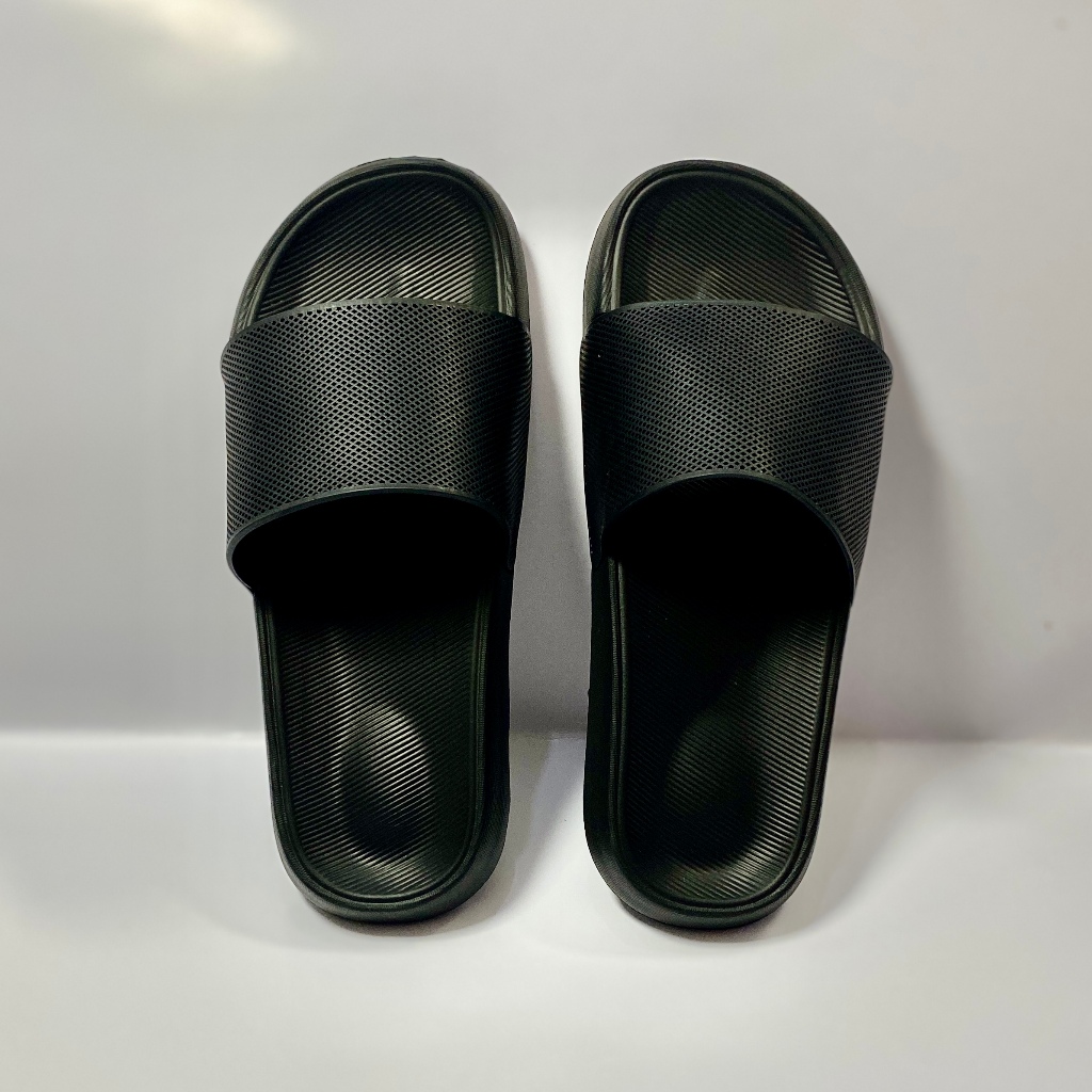 Sandal Slip On Hitam Polos Pria/Wanita - Casual Kekinian (Free Totebag)