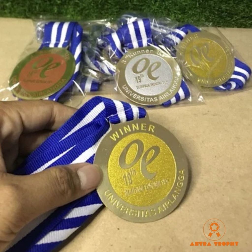 Medali Logam Custom Medali Kuningan Timbul Medali Wisuda Kuningan