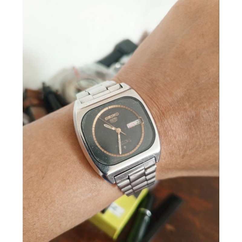 vintage Seiko 5 tv shape