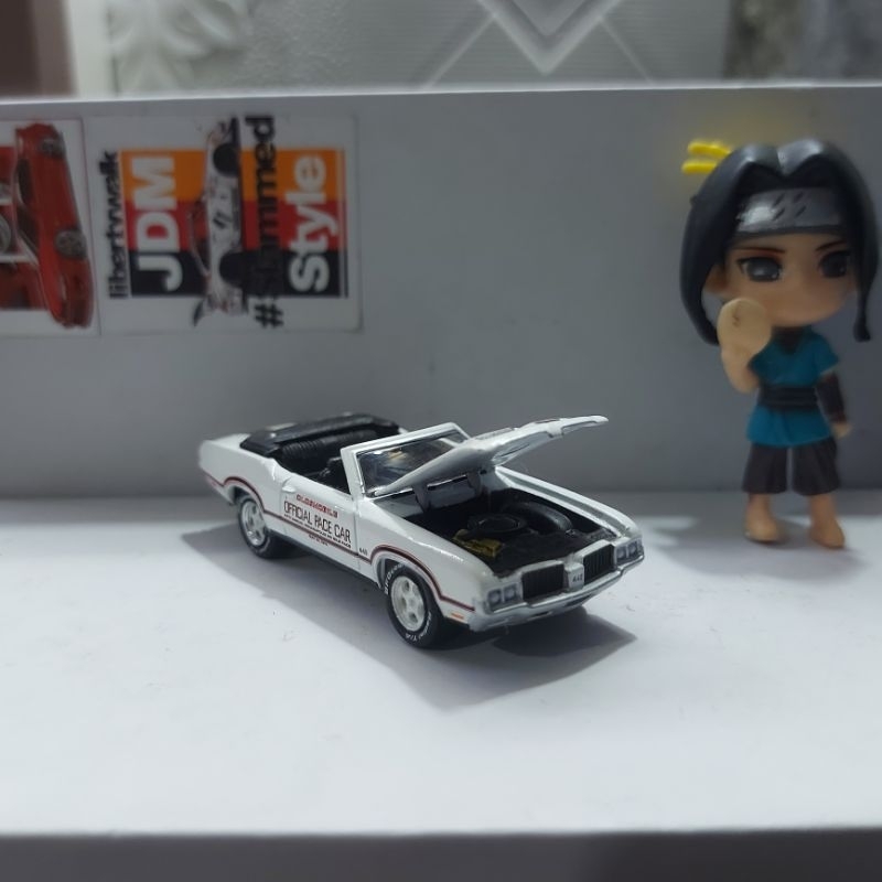 Greenlight 1970 70 Olds Oldsmobile 442 Pace Collectible 1/64 Scale Diecast Diorama Model