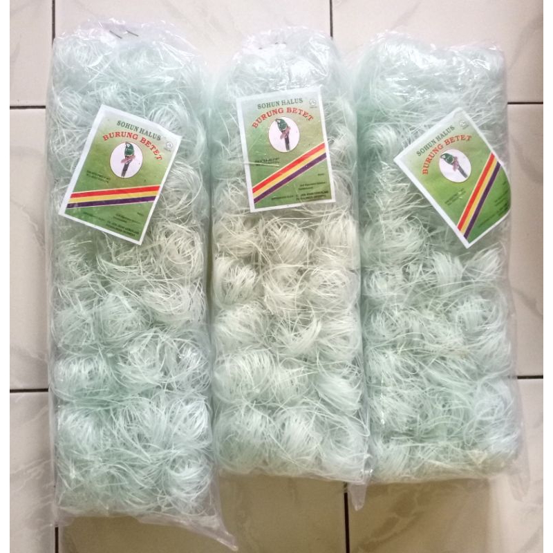 

Mie Sohun/Soun Jawa Halus cap Burung Betet. Berat kurleb 400 gram. Free packing kardus, aman di perjalanan