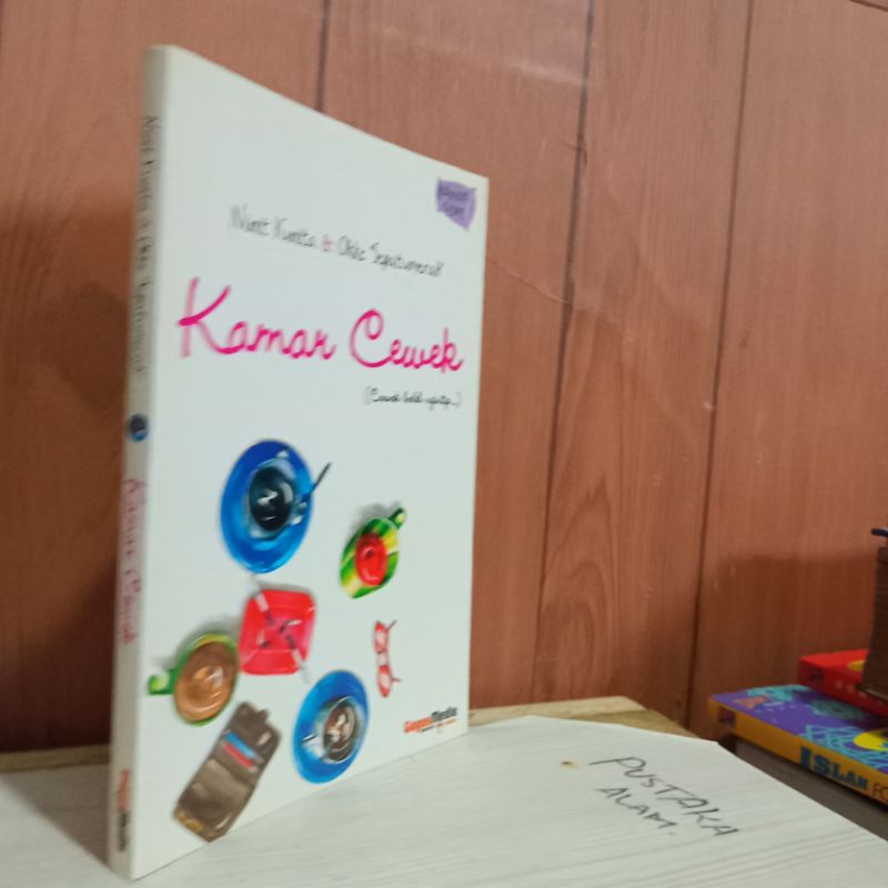 novel kamar cewek(cowok boleh ngintip)