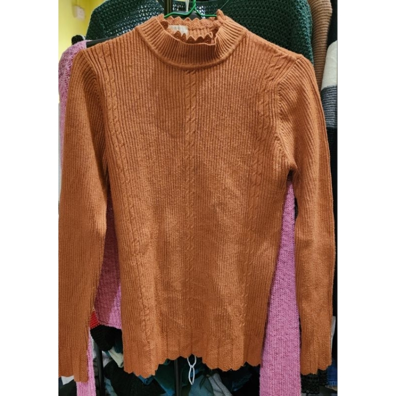 Sweater motif rajut coklat halus wanita