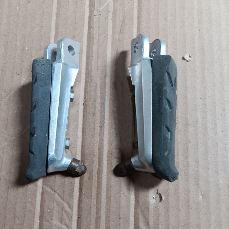 pijakan foot step depan 2nd ori cbr150 facelift I cbr150 k45r k45n k45g