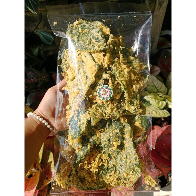 

kue bawang , krepik teri dan peyek bayam