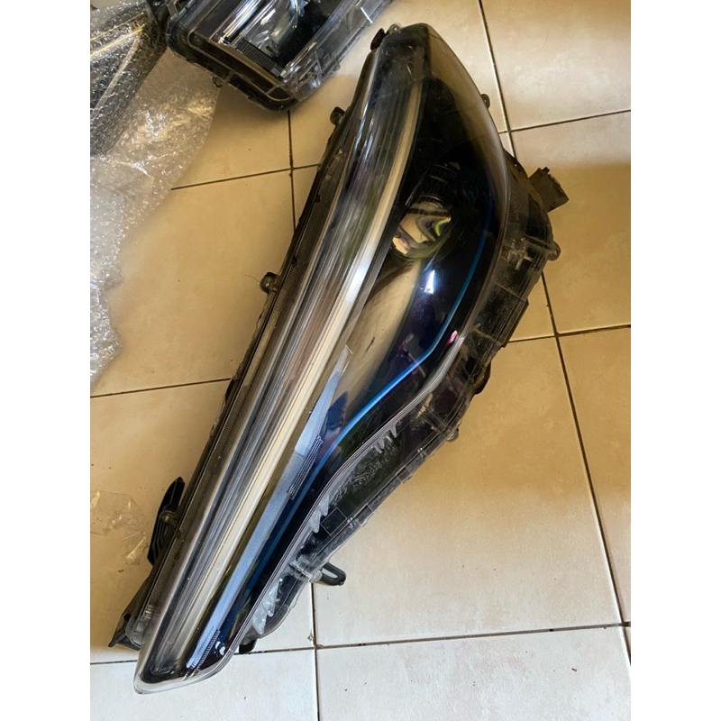 lampu corolla cross( kiri) corolla cross