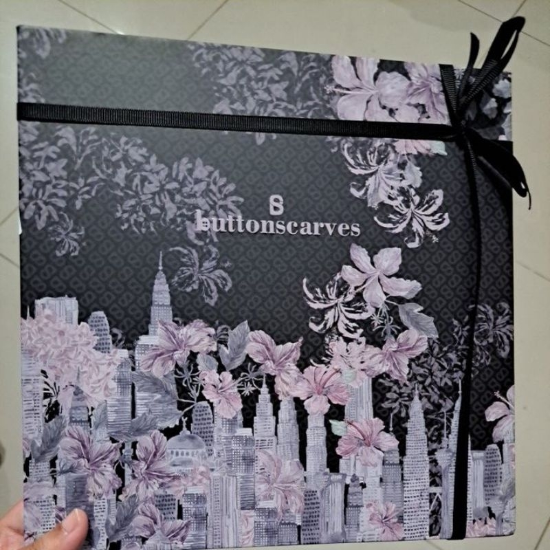 Malaya Black , Navy Buttonscarves New with Box