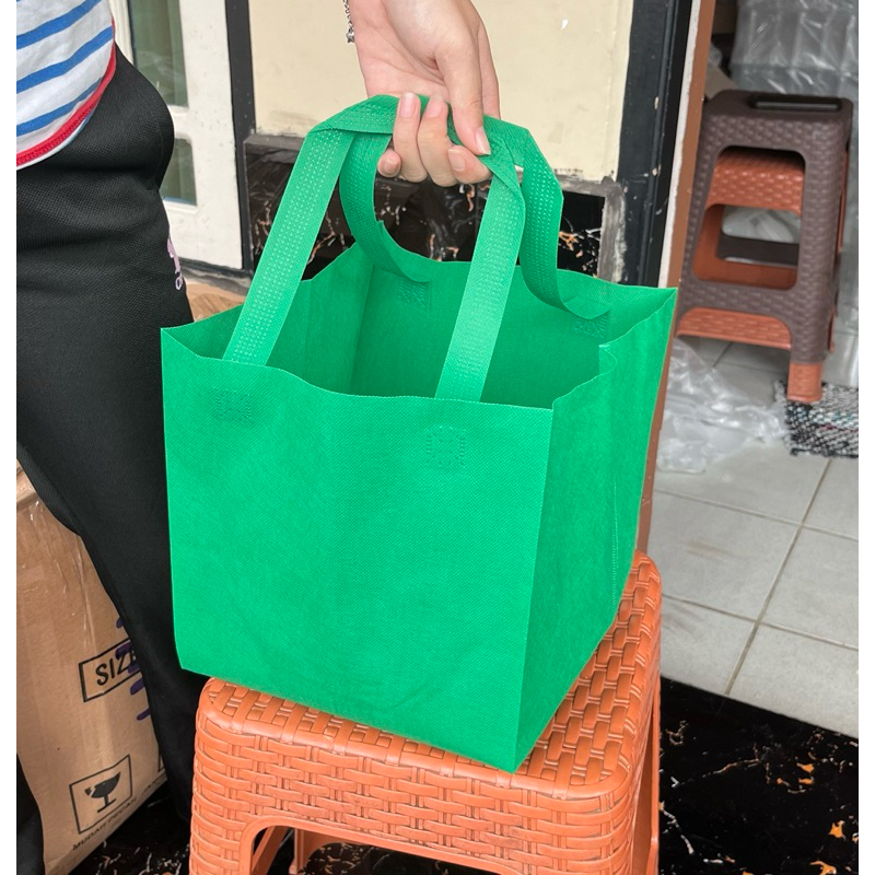 

Tas buat bawa kue lapis Size 22x22x22cm kode TH 133