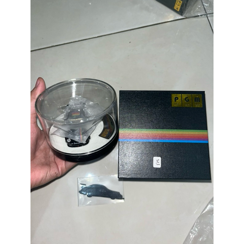 PGM 1/64 RWB 964 Black Apple Livery Luxury Round Stand Version Diecast