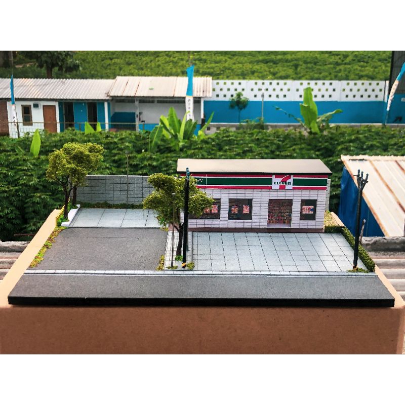 DIORAMA 7-Eleven JALANAN Skala 164 37x29