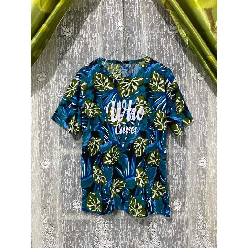 (PRELOVED) Baju Kaos Hijau Daun