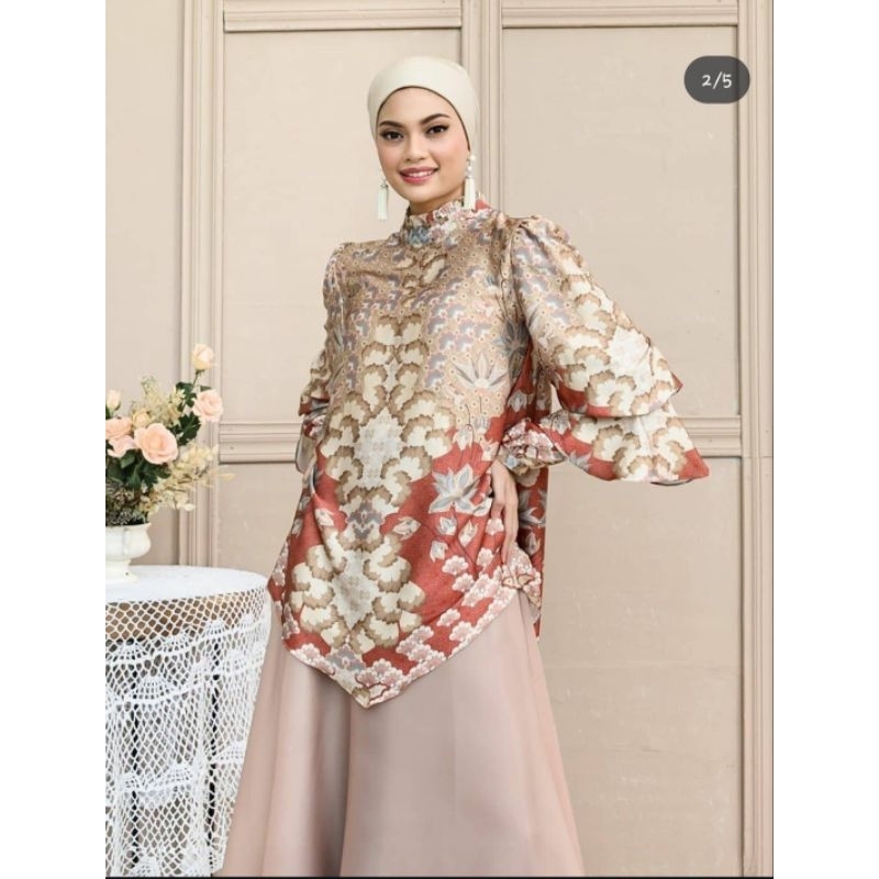 Preloved Chloe Blouse by Wearing Klamby La Galigo Series