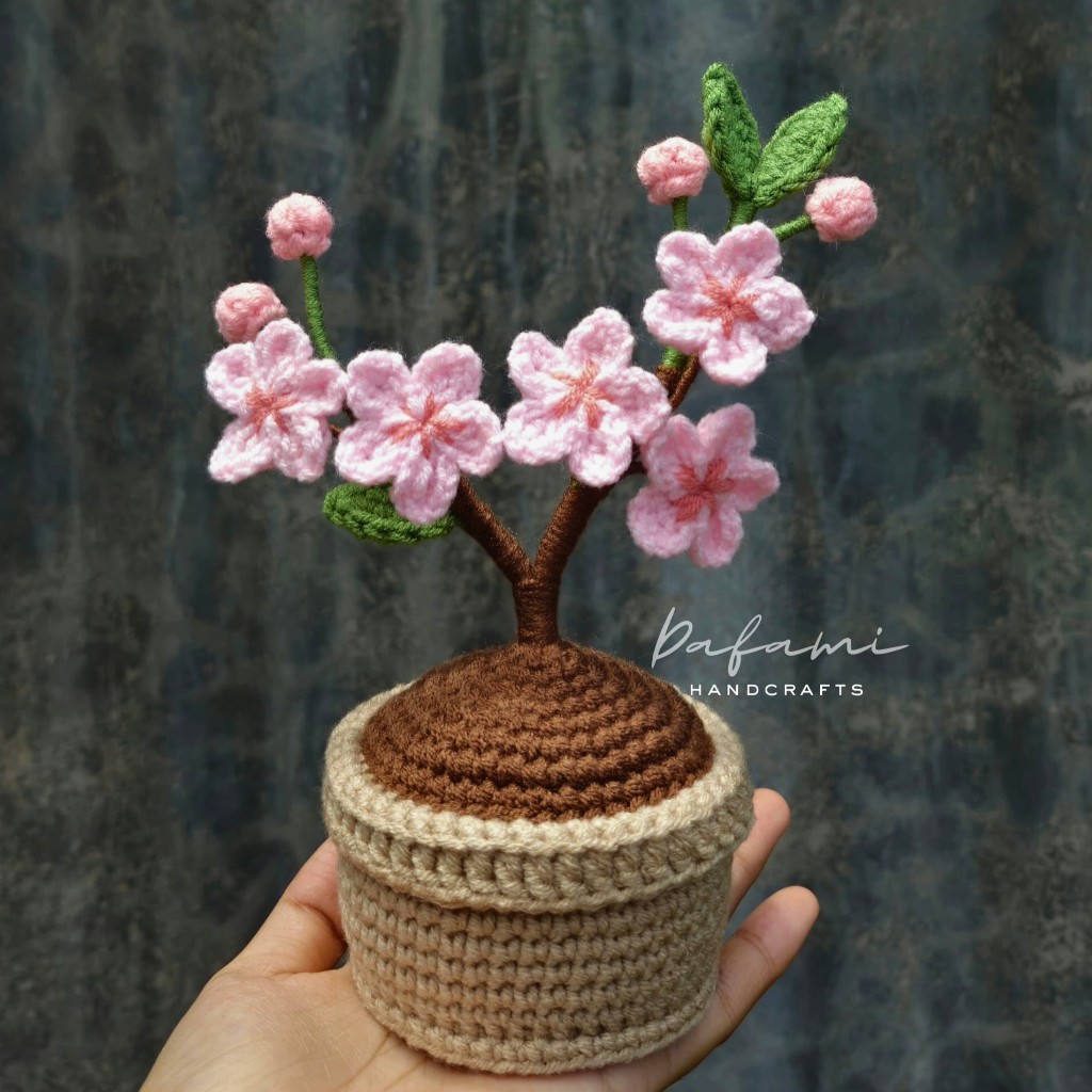 Bunga Sakura Pot Rajut