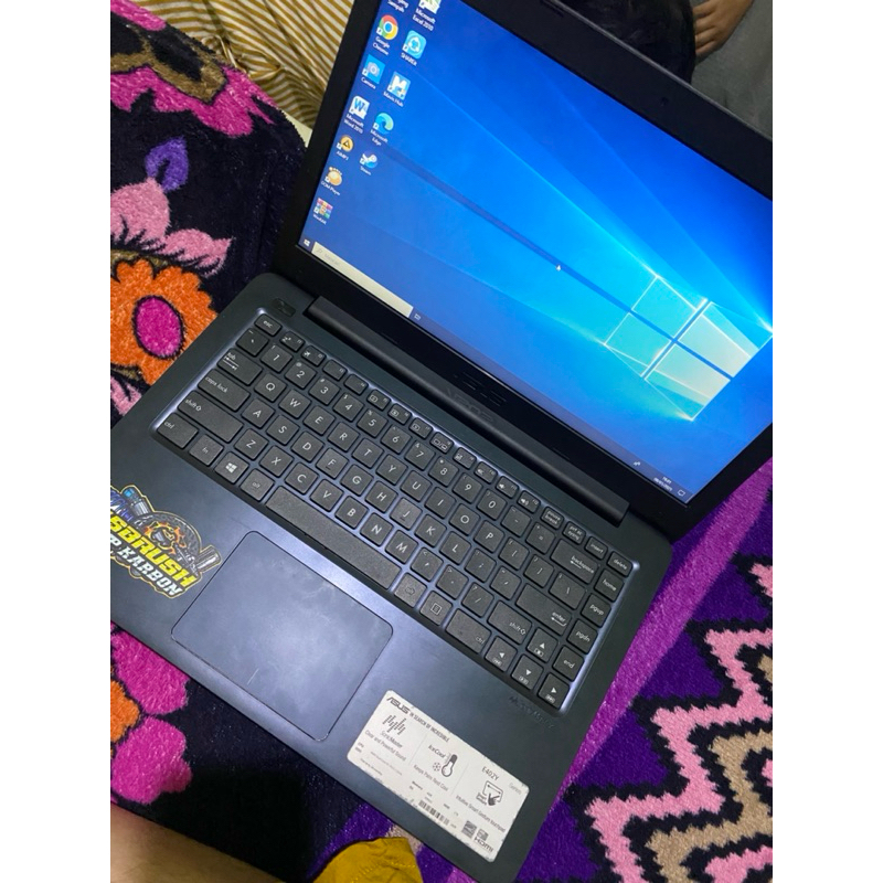 laptop Asus second like New. core i3