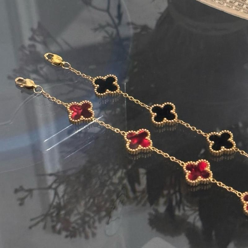 GELANG KLOVER TITANIUM KAIT LOBSTER ANTI KARAT Bracelets