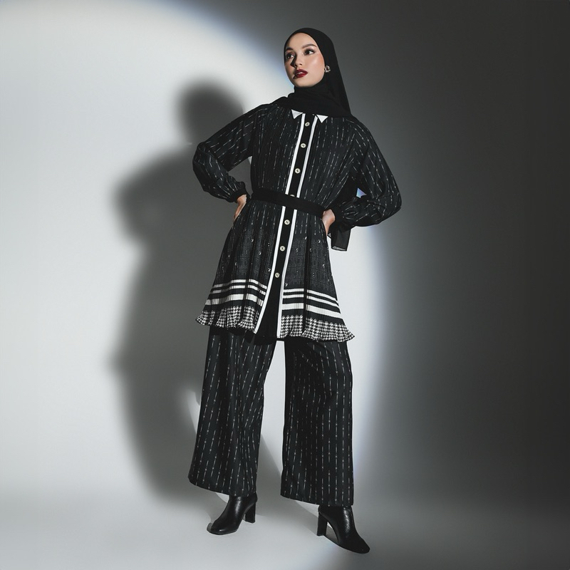 DENNA SET ZASKIA SUNGKAR