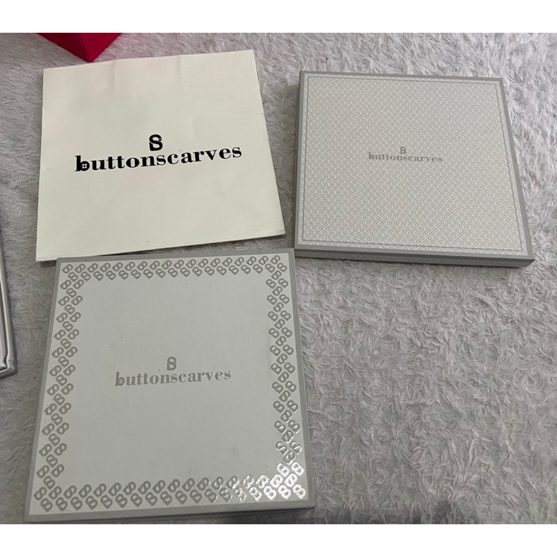 

Box & Paper Bag buttonscarves