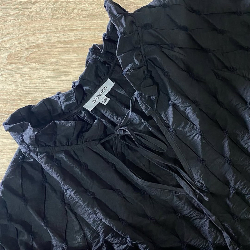 Preloved - 3Mongkis Demna Top