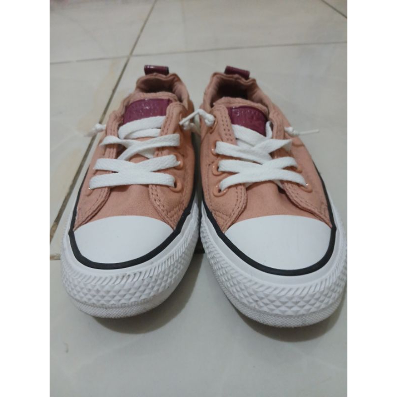 Preloved Sepatu Converse pink size 36