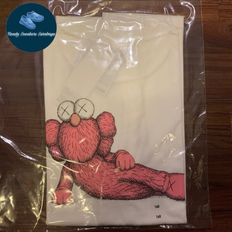 Kaos Uniqlo x Kaws White Pink Kids Original