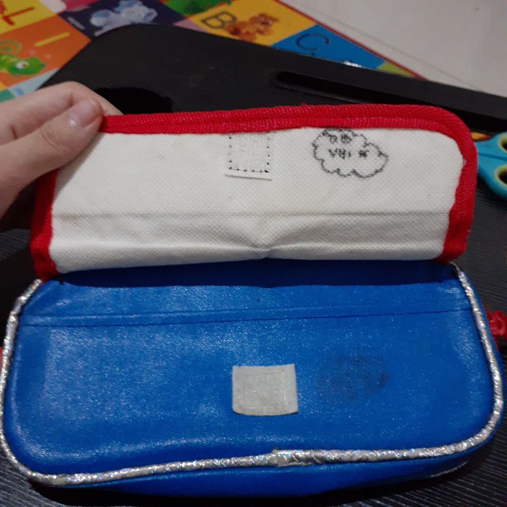 

Kotak pensil hello kitty